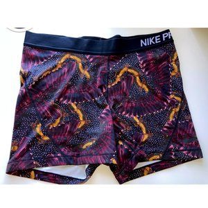 Nike Women's Pro 3" Print Chain Feather Short (Red Crush/Black, X-Large)
